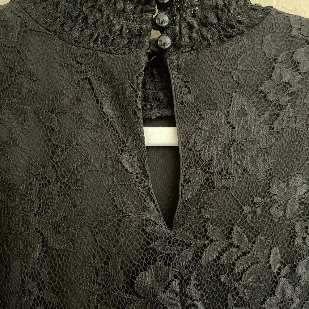 Bebop Long Sleeve Lace Dress - Picture 4 of 6
